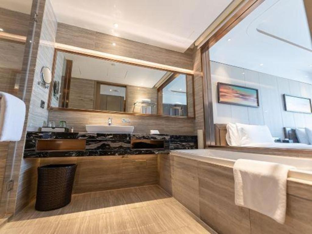 The Qube Hotel Jingzhou Exterior photo