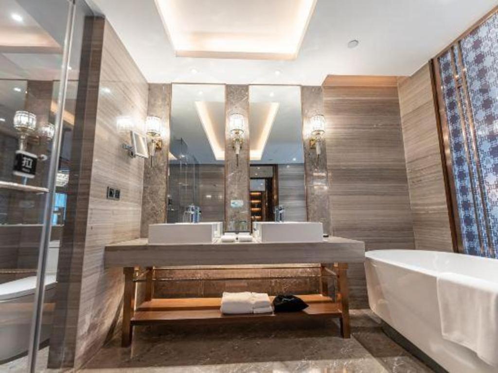 The Qube Hotel Jingzhou Exterior photo