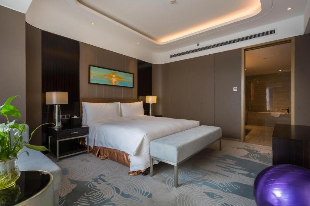 The Qube Hotel Jingzhou Exterior photo