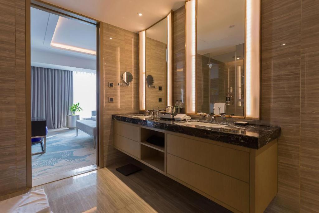 The Qube Hotel Jingzhou Exterior photo